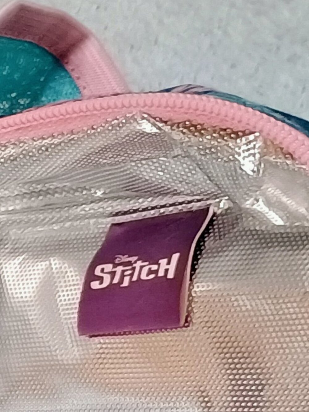 EUC Kids Disney Stitch 'Hug It Out' Pink Sequin Holographic Insulated Lunch Bag - Picture 3 of 8